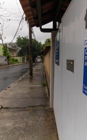 Casa à venda com 750m², 5 quartos e 4 vagas Casa à venda com 750m², 5 quartos e 4 vagasPlaquinha