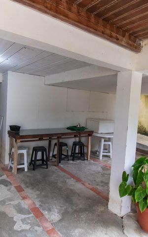 Casa à venda com 750m², 5 quartos e 4 vagas Casa à venda com 750m², 5 quartos e 4 vagasÁrea externa