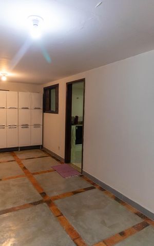 Casa à venda com 750m², 5 quartos e 4 vagas Casa à venda com 750m², 5 quartos e 4 vagasÁrea de Serviço (Casa 2)