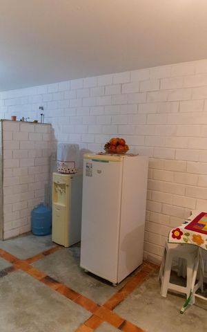 Casa à venda com 750m², 5 quartos e 4 vagas Casa à venda com 750m², 5 quartos e 4 vagasÁrea de Serviço (Casa 2)