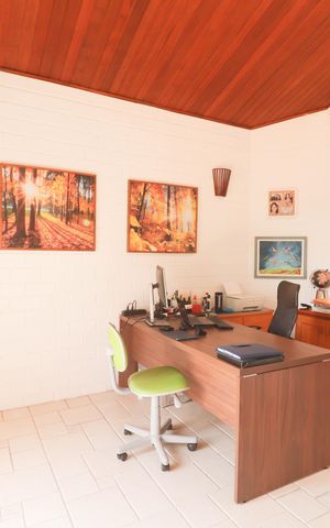 Casa de condomínio à venda com 771m², 3 quartos e 15 vagas Casa de condomínio à venda com 771m², 3 quartos e 15 vagasEscritório