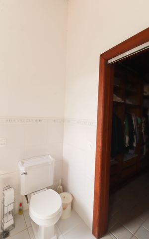 Casa de condomínio à venda com 771m², 3 quartos e 15 vagas Casa de condomínio à venda com 771m², 3 quartos e 15 vagasBanheiro Suíte 1