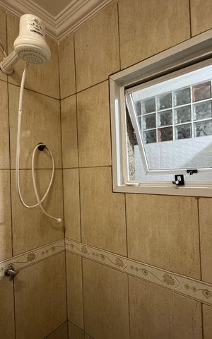 Casa de condomínio à venda com 170m², 4 quartos e 1 vaga Casa de condomínio à venda com 170m², 4 quartos e 1 vagaBanheiro Social