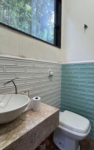Casa de condomínio à venda com 554m², 5 quartos e 3 vagas Casa de condomínio à venda com 554m², 5 quartos e 3 vagasLavabo
