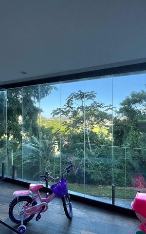 Casa de condomínio à venda com 554m², 5 quartos e 3 vagas Casa de condomínio à venda com 554m², 5 quartos e 3 vagasSala