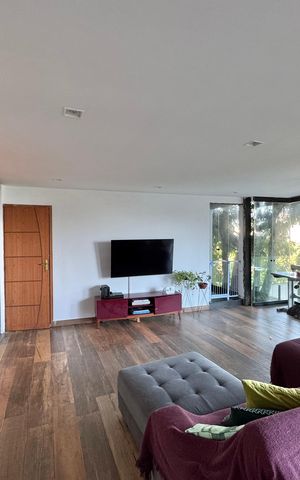 Casa de condomínio à venda com 554m², 5 quartos e 3 vagas Casa de condomínio à venda com 554m², 5 quartos e 3 vagasSala