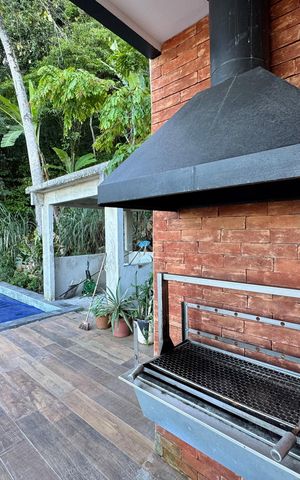 Casa de condomínio à venda com 554m², 5 quartos e 3 vagas Casa de condomínio à venda com 554m², 5 quartos e 3 vagasTerraço