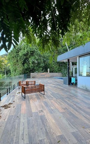 Casa de condomínio à venda com 554m², 5 quartos e 3 vagas Casa de condomínio à venda com 554m², 5 quartos e 3 vagasTerraço