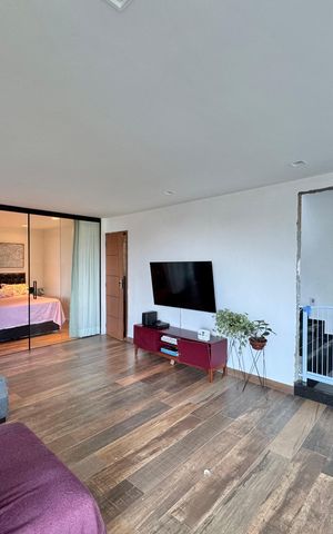 Casa de condomínio à venda com 554m², 5 quartos e 3 vagas Casa de condomínio à venda com 554m², 5 quartos e 3 vagasSala