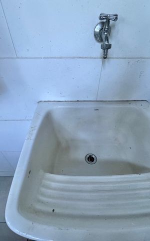 Casa de condomínio à venda com 554m², 5 quartos e 3 vagas Casa de condomínio à venda com 554m², 5 quartos e 3 vagasÁrea de Serviço