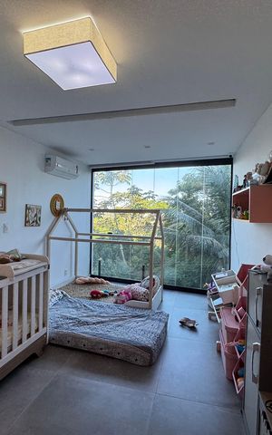 Casa de condomínio à venda com 554m², 5 quartos e 3 vagas Casa de condomínio à venda com 554m², 5 quartos e 3 vagasQuarto 1
