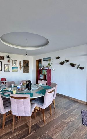 Casa de condomínio à venda com 554m², 5 quartos e 3 vagas Casa de condomínio à venda com 554m², 5 quartos e 3 vagasSala
