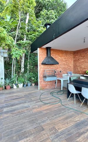Casa de condomínio à venda com 554m², 5 quartos e 3 vagas Casa de condomínio à venda com 554m², 5 quartos e 3 vagasTerraço