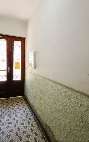 Apartamento à venda com 74m², 2 quartos e sem vaga Apartamento à venda com 74m², 2 quartos e sem vagaHall