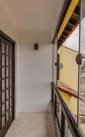 Casa à venda com 240m², 4 quartos e 2 vagas Casa à venda com 240m², 4 quartos e 2 vagasVaranda