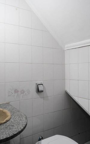 Casa à venda com 169m², 3 quartos e 2 vagasBanheiro 3