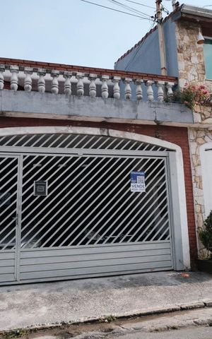Casa à venda com 169m², 3 quartos e 2 vagasFachada