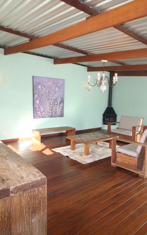Casa à venda com 300m², 2 quartos e 2 vagasÁrea Comum