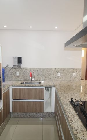 Casa à venda com 300m², 2 quartos e 2 vagasSala / Cozinha