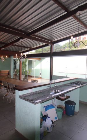Casa à venda com 300m², 2 quartos e 2 vagasÁrea Comum