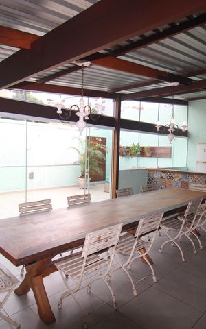 Casa à venda com 300m², 2 quartos e 2 vagasÁrea Comum