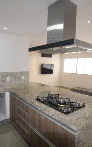 Casa à venda com 300m², 2 quartos e 2 vagasSala / Cozinha