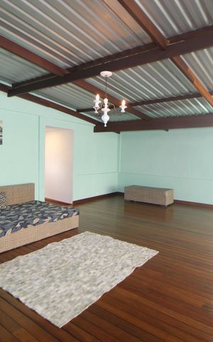 Casa à venda com 300m², 2 quartos e 2 vagasÁrea Comum