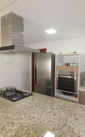 Casa à venda com 300m², 2 quartos e 2 vagasSala / Cozinha