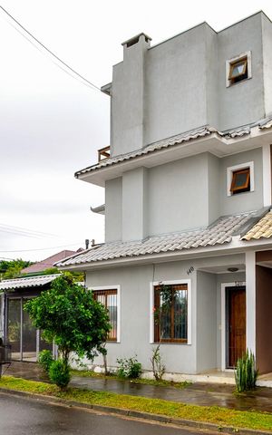 Casa à venda com 180m², 3 quartos e 2 vagas Casa à venda com 180m², 3 quartos e 2 vagasFachada