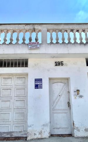Casa para alugar com 250m², 4 quartos e 4 vagasFachada e Placa