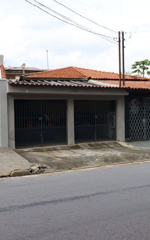 Casa para alugar com 150m², 3 quartos e 2 vagasFachada