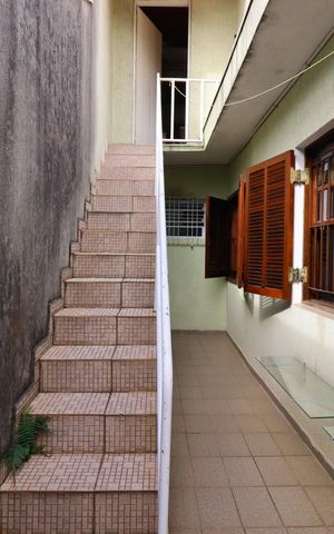 Casa para alugar com 150m², 3 quartos e 2 vagasCorredor externo