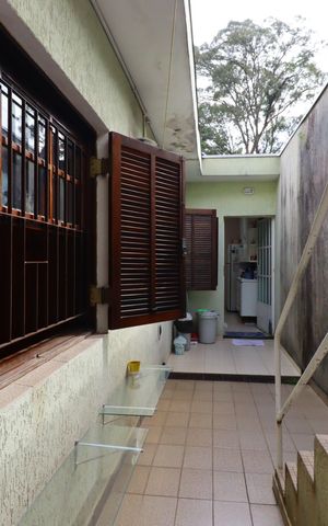 Casa para alugar com 150m², 3 quartos e 2 vagasCorredor externo