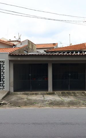 Casa para alugar com 150m², 3 quartos e 2 vagasFachada