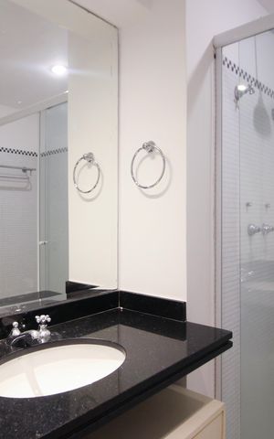 Apartamento para alugar com 82m², 1 quarto e 2 vagas Apartamento para alugar com 82m², 1 quarto e 2 vagasBanheiro da Suíte
