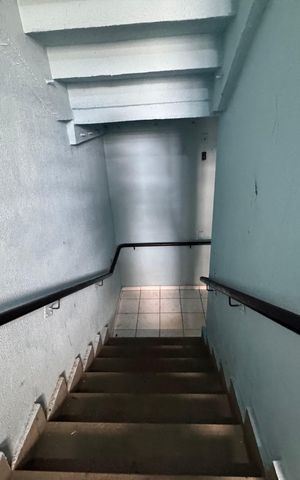 Apartamento à venda com 49m², 2 quartos e 1 vaga Apartamento à venda com 49m², 2 quartos e 1 vagaEscada acesso