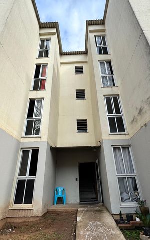 Apartamento à venda com 49m², 2 quartos e 1 vaga Apartamento à venda com 49m², 2 quartos e 1 vagaFachada do bloco