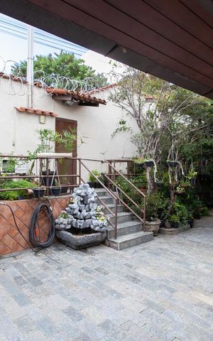 Casa à venda com 400m², 3 quartos e 6 vagasEntrada