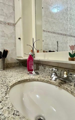 Casa à venda com 260m², 5 quartos e 2 vagas Casa à venda com 260m², 5 quartos e 2 vagasBanheiro Social