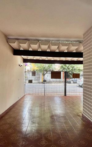 Casa à venda com 260m², 5 quartos e 2 vagas Casa à venda com 260m², 5 quartos e 2 vagasGaragem