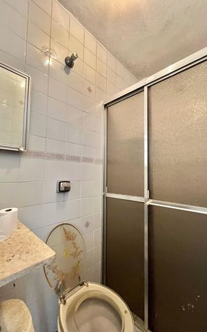 Casa à venda com 260m², 5 quartos e 2 vagas Casa à venda com 260m², 5 quartos e 2 vagasBanheiro de serviço