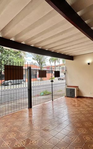 Casa à venda com 260m², 5 quartos e 2 vagas Casa à venda com 260m², 5 quartos e 2 vagasGaragem