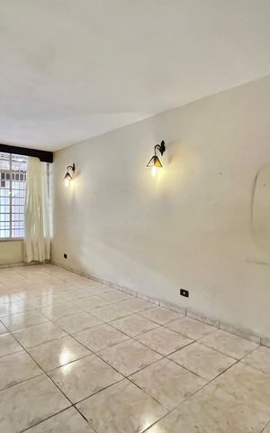 Casa à venda com 260m², 5 quartos e 2 vagas Casa à venda com 260m², 5 quartos e 2 vagasSala