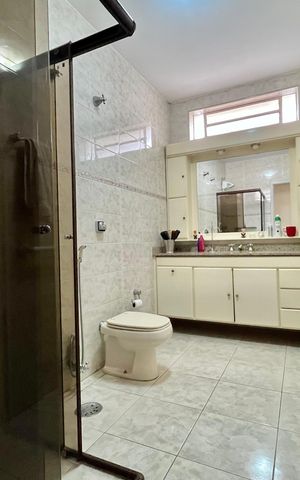 Casa à venda com 260m², 5 quartos e 2 vagas Casa à venda com 260m², 5 quartos e 2 vagasBanheiro Social