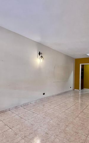 Casa à venda com 260m², 5 quartos e 2 vagas Casa à venda com 260m², 5 quartos e 2 vagasSala