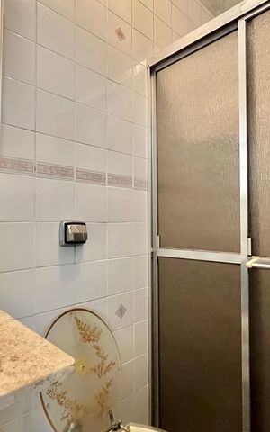 Casa à venda com 260m², 5 quartos e 2 vagas Casa à venda com 260m², 5 quartos e 2 vagasBanheiro de serviço