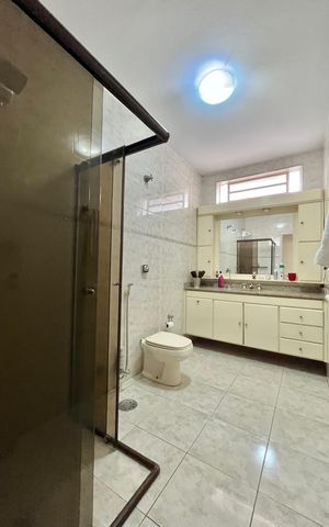 Casa à venda com 260m², 5 quartos e 2 vagas Casa à venda com 260m², 5 quartos e 2 vagasBanheiro Social