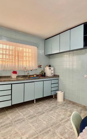 Casa à venda com 260m², 5 quartos e 2 vagas Casa à venda com 260m², 5 quartos e 2 vagasCozinha