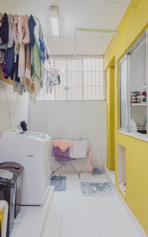 Casa à venda com 120m², 4 quartos e 1 vagaÁrea de Serviço