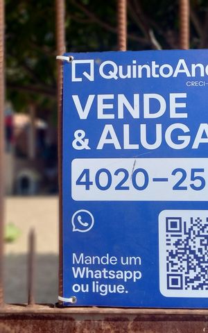 Casa à venda com 180m², 3 quartos e 2 vagas Casa à venda com 180m², 3 quartos e 2 vagasPlaca